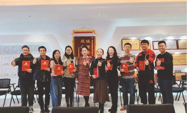 愛(ài)有溫度，心有未來(lái)--東達(dá)建材2022榮譽(yù)表彰圓滿(mǎn)成功